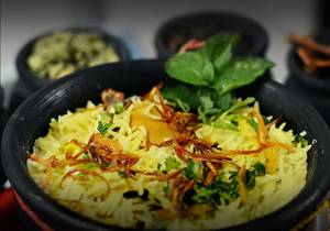 Lucknowi Chicken Blend Biryani