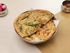 Hari Mirchi Paratha