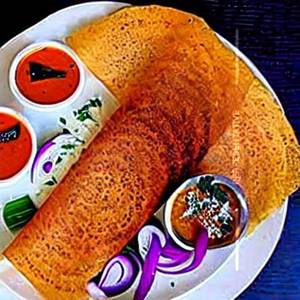 Butter rava paneer dosa
