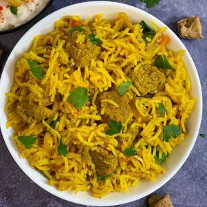 Veg Handi Biryani With Raita