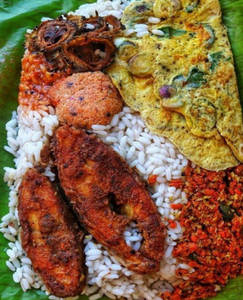 Mixed Pothichoru In Benana Leaf