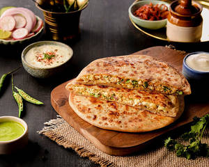 Gobi Paratha With Butter