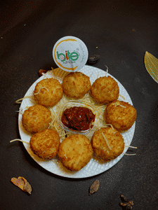 Hot & Crispy Veg Momos [8 Pcs] [Serves 1-2]