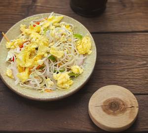 Hakka Noodles/ Chili Garlic Noodles Egg