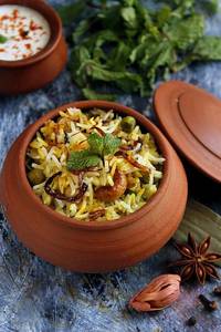 Matka Veg Chicken Briyani