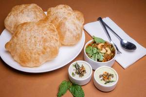 Poori With Chicken Curry