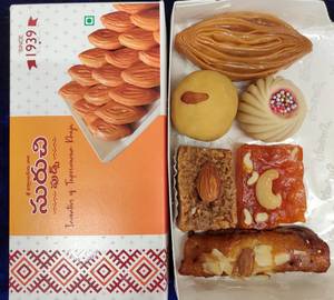 Assorted Of Traditional And Milk Sweets 250Grms
