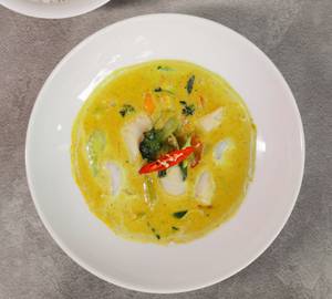 Vegetable green Thai Curry With Basmati Rice