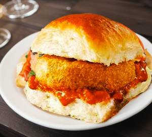 Schezwan Vada Pav