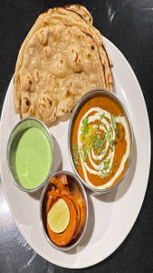 Theth Dal Makhani Butter Tandoori Roti Combo