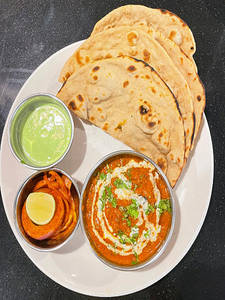 Paneer Lababdar Tandoori Roti Butter Combo