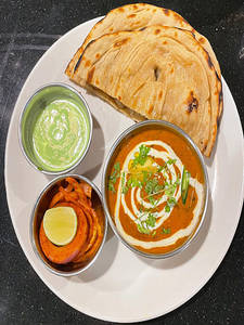 Theth Dal Makhani Lachha Paratha Combo