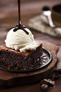 Brownie With Ice Cream [180 Grm]
