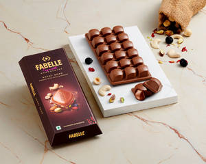 Rocky Road MILK- andcrafted Chocolate Bar with Fruits, Nuts & Crispies