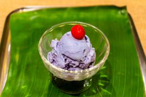 Black Currant Ice Creams