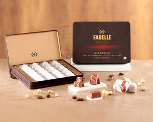 Gianduja Milk  - Hazelnut infused Chocolate Cubes [24 Pralines]