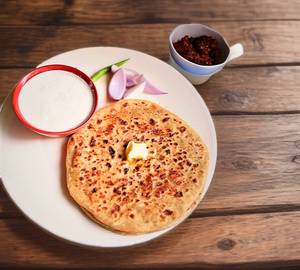 Pyaz paratha with dahi