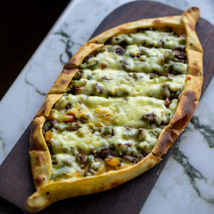 PIZZA WITH CHEESE BEEF [O]