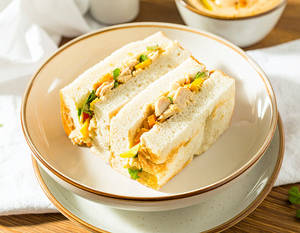Chicken & Hummus Cold Sandwich
