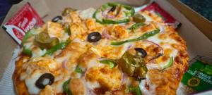 Tandoori paneer pizza