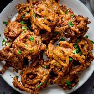 Onion Bhajia [100g , 1 Plate]