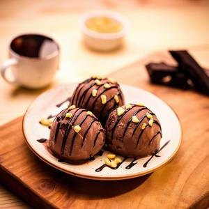 Chocolate Nuts Sundae