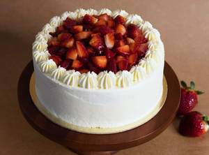 Eggless Strawberry Cake [500 grams]