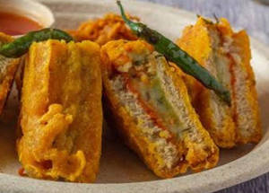 Paneer Bread Pakoda (1pc)