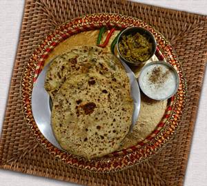 Gobhi paratha [1 pcs]  + pickle