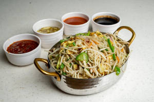 Egg Hakka Noodles