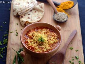 Sev Tamatar With 2 Plain Roti