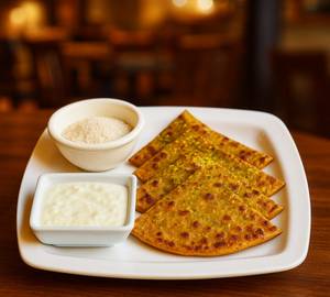 Paneer Paratha With Curd