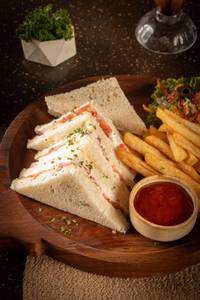Coleslaw Sandwich With Fries