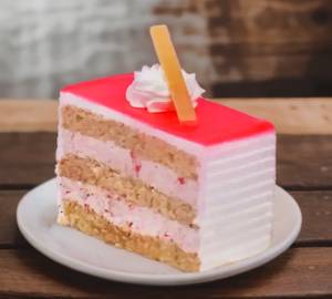 Eggless strawberry flavour pastry