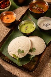 Plain Idli With Sambher  2Pcs