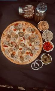 Exotic Chicken Pizza