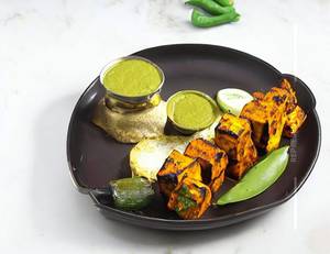 Kuttihuyi Mirchi Ka Paneer Tikka