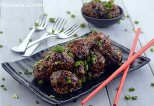 Veg Manchurian (8 Pcs)