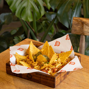 Cheesy Nachos With Chipotle Chicken
