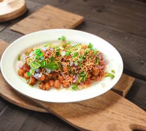 Aloo tikki with chole