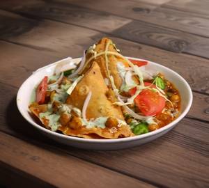 Samosa With Chole