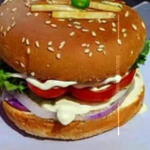 Paneer Makhani Queen Burger