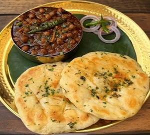 Chole kulcha [2 pieces]