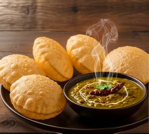 Matar Ke Chhole With 5 Poori