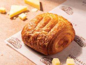 Smoked Chicken Ham & Cheese Croissant