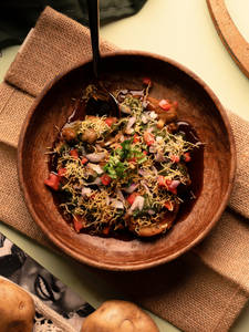 aloo tikki chana chaat.