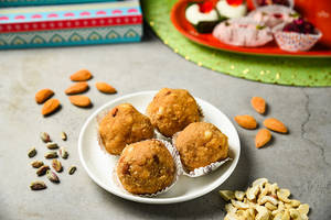 Gond Laddoo
