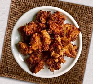Mixed pakodis [12 pieces]