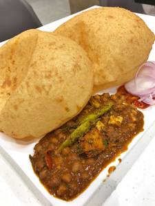 Chole bhature with bhature [2 bhature]