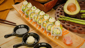 Avocado And Cream Cheese Roll